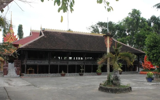 Giảng đường 110 tuổi dựng từ trăm cột gỗ quý, mang văn hoá đặc sắc của một dân tộc thiểu số, suýt bị giặc đốt phá vẫn vẹn nguyên