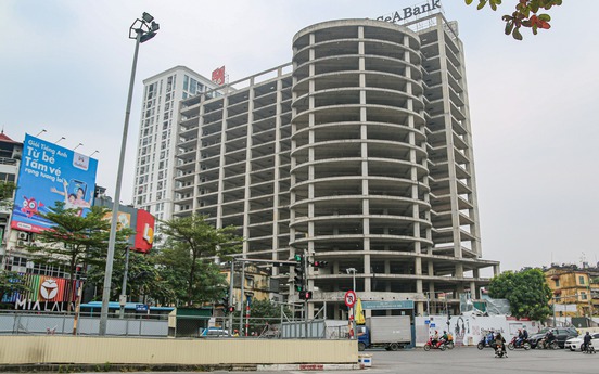 Khách sạn 17 tầng bỏ hoang trên ‘đất vàng’ Kim Mã sau 14 năm khởi công