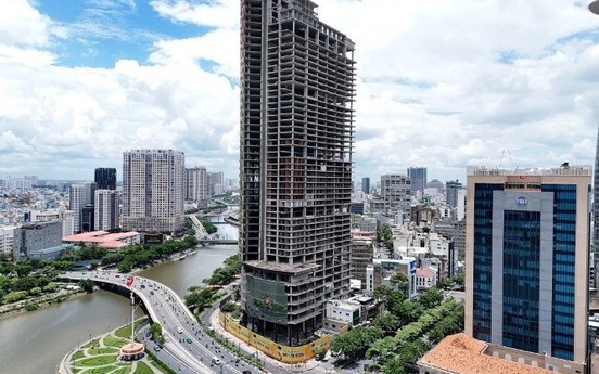 Tòa nhà chọc trời từng kỳ vọng cao thứ 3 Việt Nam: ‘Trơ xương’ sau gần 20 năm, tận dụng thành bãi giữ xe ‘bất đắc dĩ’