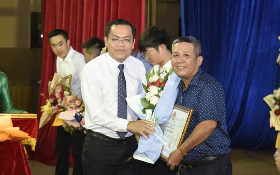 Chủ tịch UBND tỉnh Bạc Liêu tặng Bằng khen cho phóng viên Tạp chí Reatimes