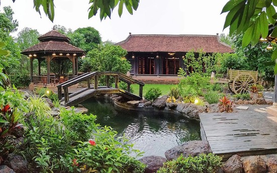 Biệt phủ trăm tỷ của 'nghệ sĩ nặng nhất Vbiz': Rộng hơn 1.600m2, mang nguyên khung nhà cổ 100 tuổi từ Nam Định vào Đồng Nai xây dựng