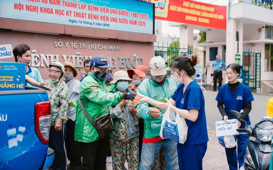 Một chút nước mát, một chút dịu nắng, và rất nhiều tình người
