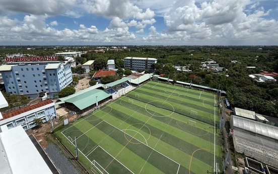 Trường đại học ở miền Tây có sân vận động tiền tỷ, đúng tiêu chuẩn FIFA
