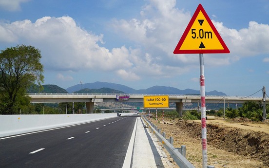 Sau sáp nhập, biển báo trên cao tốc sẽ cập nhật như thế nào?
