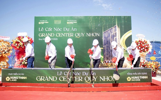 Tổ hợp căn hộ Grand Center Quy Nhon cất nóc, tăng tốc về đích