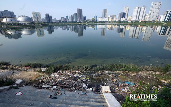 Hà Nội: Cỏ mọc um tùm, rác thải bốc mùi ở công viên hồ điều hoà 744 tỷ đồng