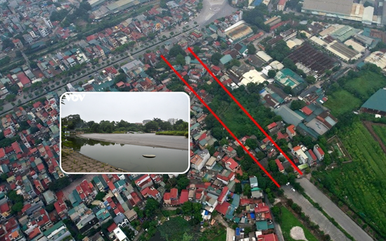 Tuyến đường hơn 20 năm đắp chiếu giữa Thủ đô: Đầy cỏ dại, thường xuyên ngập úng, người dân mong sớm được đền bù
