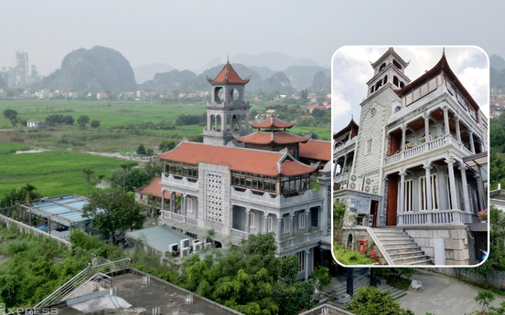 Biệt thự bằng đá lớn nhất Việt Nam: Cao 27m, được làm từ 3.000 tấn đá, không hồ vữa