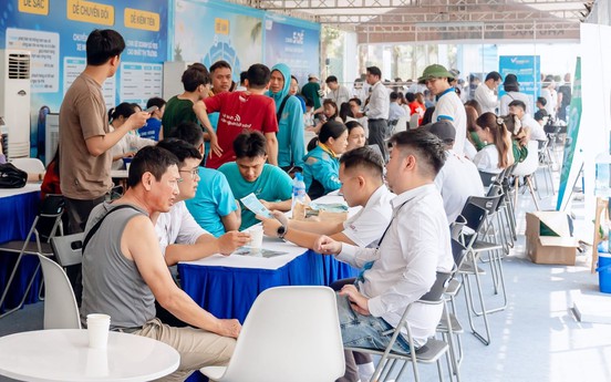 Đổi xe xăng cũ lấy xe điện VinFast tại Hà Nội: Tài xế dịch vụ nhận ưu đãi kép với Limo Green