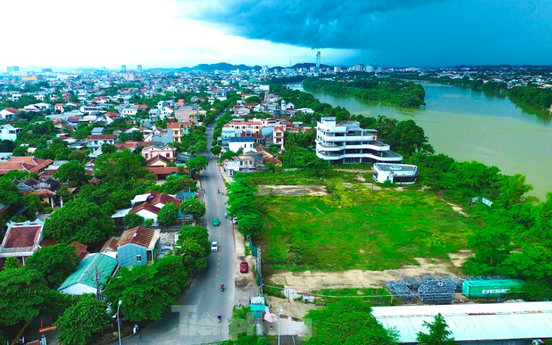Tổ hợp thương mại dịch vụ hơn 200 tỷ nằm bên bờ 'trái tim' thành phố ít dân nhất Việt Nam vẫn án binh bất động sau nhiều năm