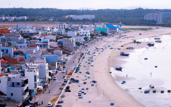 Photo Travel: Ghé Nhơn Lý, đắm mình trong sắc màu của bích họa