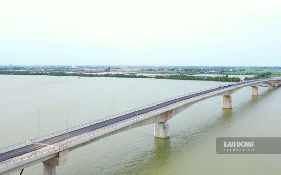 Sắp thông xe cầu vượt sông nghìn tỷ nối 2 tỉnh miền Bắc, kết thúc hơn 200 năm di chuyển bằng đò của người dân bên sông Hồng