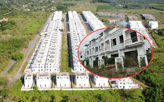 Gần 500 biệt thự, nhà liền kề từng là 'dự án trong mơ' nay đìu hiu, xuống cấp, cỏ dại mọc um tùm