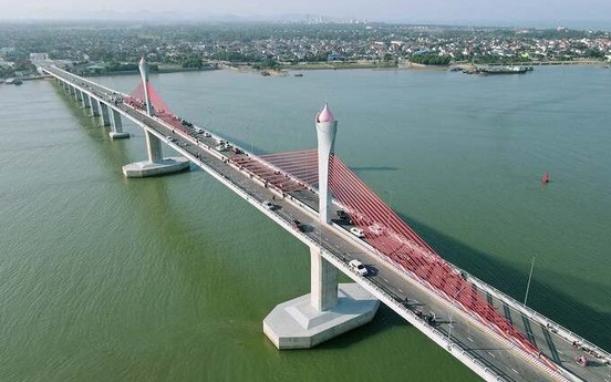 Từ hôm nay, cấm lưu thông qua cây cầu đường bộ dài nhất miền Trung