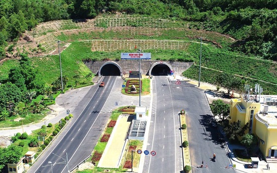 Hầm xuyên núi dài nhất Việt Nam: 20 năm vận hành bền bỉ, giúp rút ngắn thời gian qua con đèo hiểm trở từ 1 giờ xuống 10 phút