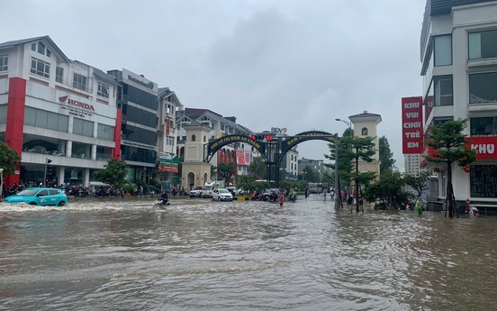 ‘Làng biệt thự triệu đô’ tiếp tục ngập nặng, chìm trong biển nước sau đêm mưa ròng rã
