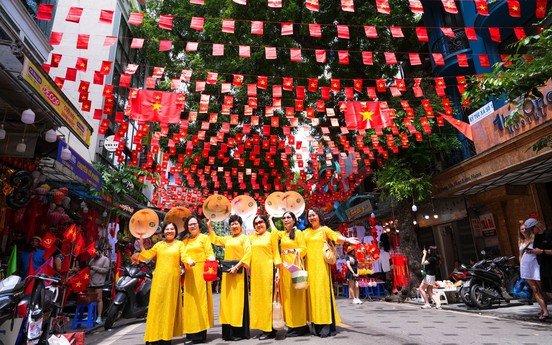 Vàng vàng bay, đẹp quá, sao sao ơi!
