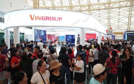 Hơn 230.000 khách đến VEC ngày khai mạc Triển lãm thành tựu đất nước: “Bằng chứng sống” cho tiềm năng sinh lời của Boutique Gate