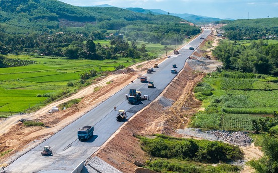 Huy động hơn 3.100 nhân sự, dự án lớn nhất tuyến cao tốc Bắc - Nam giai đoạn 2 do Tập đoàn Đèo Cả thực hiện sẽ về đích trước 8 tháng