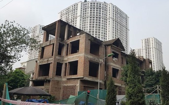 Xử phạt, ra thời hạn tháo dỡ công trình ngang nhiên chồng tầng sát Hồ Gươm