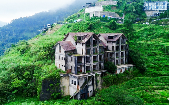 Cảnh hoang tàn, lạnh lẽo của căn biệt thự bề thế bị bỏ hoang hơn 20 năm giữa lòng Tam Đảo