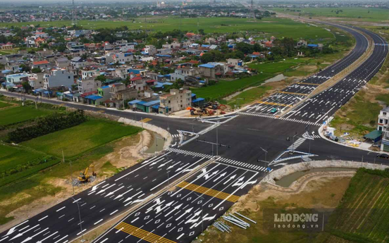 Chỉ 2 tháng nữa, tuyến đường ven biển 8 làn xe rút ngắn thời gian di chuyển Nam Định - Lạc Quần chỉ còn 25 phút sẽ chính thức hoàn thành