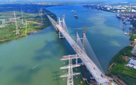Sắp hoàn thiện cầu dây văng tĩnh không cao nhất Việt Nam, kết nối đến siêu sân bay 16 tỷ USD