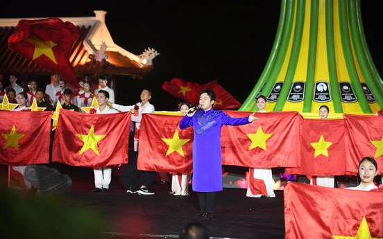 “Lời tri ân - Dòng sông hoa lửa”: Đêm nghệ thuật tái hiện huyền thoại bến phà Long Đại