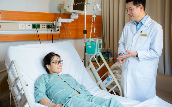 Hiến gan cứu vợ, chồng nói một câu khiến ai nghe cũng nghẹn lời
