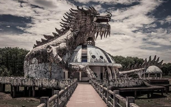 Công viên nước bỏ hoang gần 20 năm của Việt Nam liên tục xuất hiện trên báo nước ngoài mở cửa đón khách
