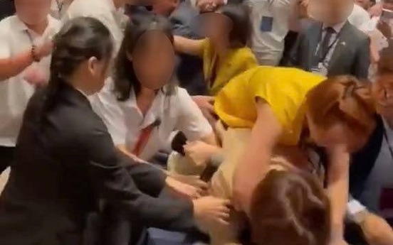 Xác minh, làm rõ cảnh hỗn loạn, trèo bàn giật phiếu mua nhà ở TP. HCM