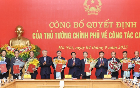 Thủ tướng trao quyết định bổ nhiệm lãnh đạo 8 bộ, cơ quan