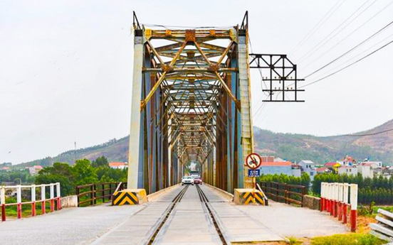 5 tháng nữa, cây cầu duy nhất ở Việt Nam có đường sắt chung đường bộ sẽ đi vào hoạt động