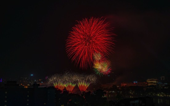 Hà Nội bắn pháo hoa 30 phút mừng thành công Đại hội XIV của Đảng