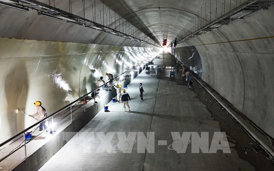 Hầm xuyên núi kết nối 2 tỉnh hẹp ngang của Việt Nam: Thi công xuyên lễ, nỗ lực thông xe trước Tết Nguyên đán