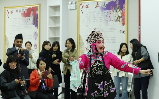 Photo Travel: Về Sơn Đông xem kịch Lữ