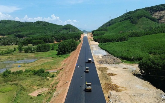 Nhà thầu triển khai tuyến cao tốc gần 15.000 tỷ đi qua 2 tỉnh rộng lớn bậc nhất Việt Nam bị phê bình tiến độ