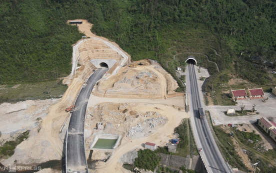 Ngày mai, chính thức thông xe hầm xuyên qua dãy núi chạy ra biển Đông, nối thông 2 tỉnh hẹp nhất Việt Nam