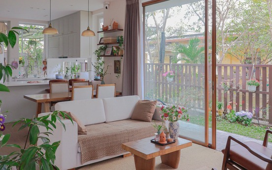 Ngôi nhà mở giữa khu dân cư yên tĩnh, ưu tiên ánh sáng và không gian xanh