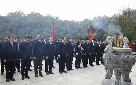 Tổng Bí thư Tô Lâm dâng hương tại Khu Di tích quốc gia đặc biệt Pác Bó