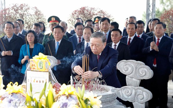 Tổng Bí thư Tô Lâm dâng hương tưởng niệm các Tổng Bí thư Trần Phú và Hà Huy Tập