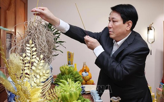 Chủ tịch nước Lương Cường dâng hương tưởng nhớ nguyên lãnh đạo Đảng, Nhà nước