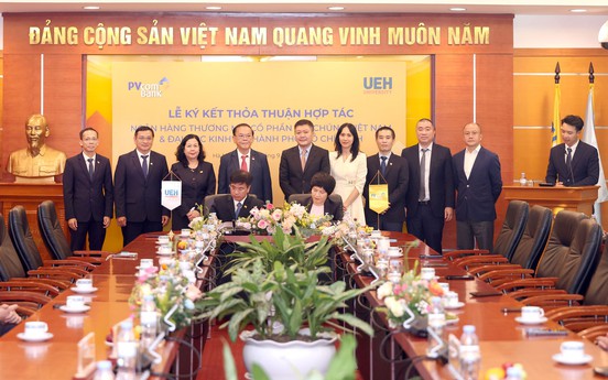 PVcomBank hợp tác với Đại học Kinh tế TP.HCM mở rộng hệ sinh thái tài chính giáo dục