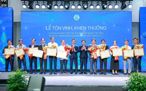 Vega City nhận Bằng khen của Chủ tịch UBND tỉnh Khánh Hòa, tiếp nối hành trình đồng hành cùng địa phương