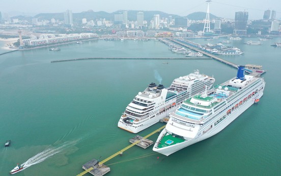 Gần 2.400 du khách quốc tế "xông đất" Cảng tàu khách Quốc tế Hạ Long
