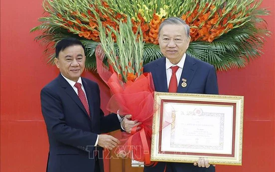 Lễ trao Huy hiệu 45 năm tuổi Đảng tặng Tổng Bí thư Tô Lâm