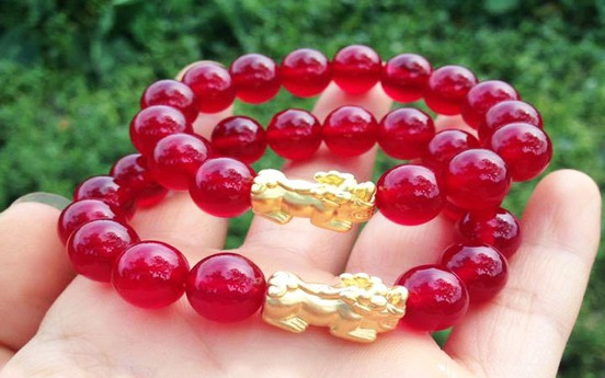 Em bé sinh năm Bính Ngọ - 2026 hợp với màu nào?