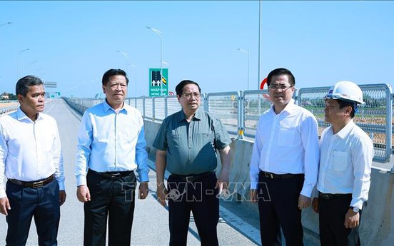 Thủ tướng kiểm tra công trình giao thông trọng điểm từ Quảng Ngãi đến Khánh Hoà