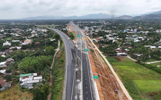 Sắp thông xe cao tốc kết nối miền Trung với 77 cây cầu và 3 hầm xuyên núi