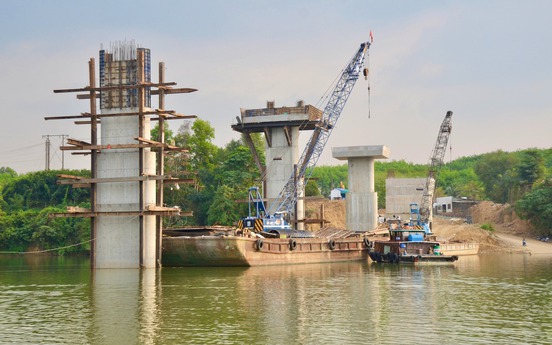 Chỉ 1 tháng nữa, hợp long cầu dài 250m thuộc nhà máy thủy điện lớn nhất miền Nam